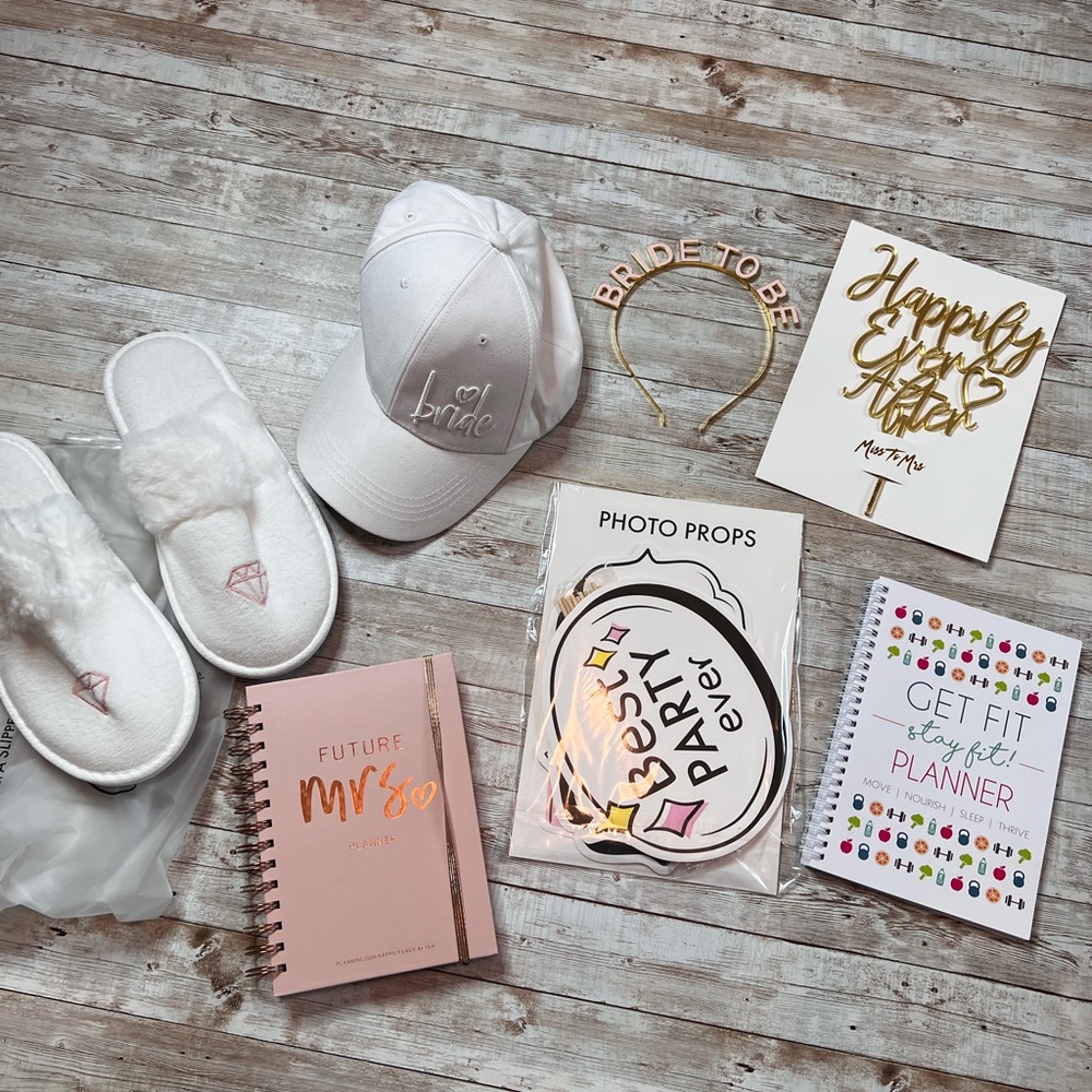 💙NWT Bride supplies